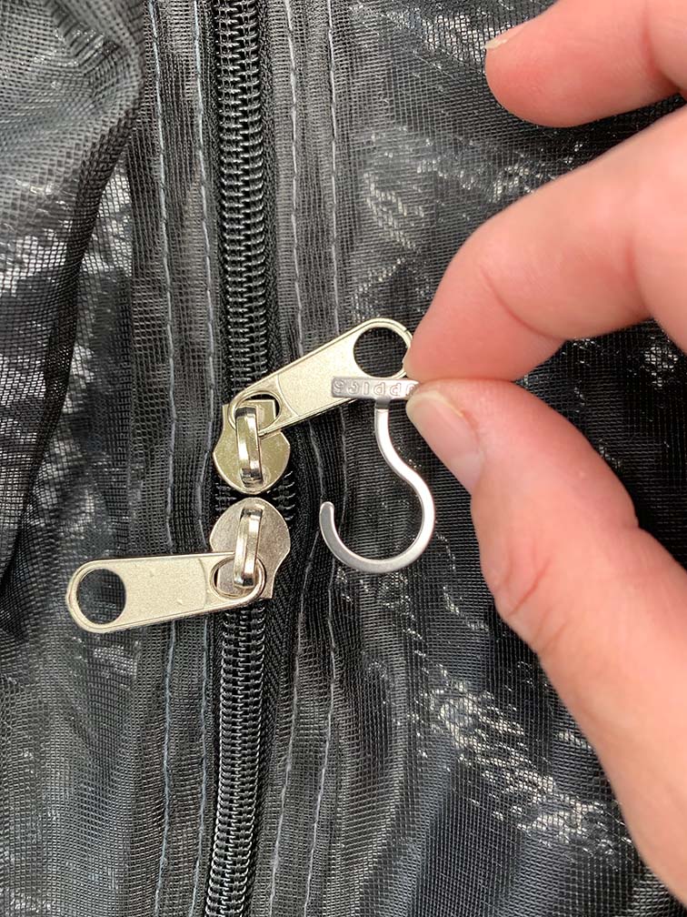 How to Use Zuppies - Pull the two zippers together